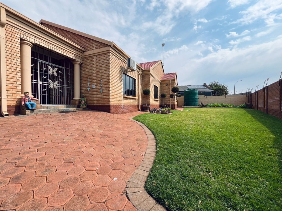 3 Bedroom Property for Sale in Safari Gardens North West